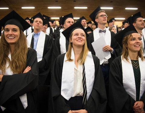 Proclamatie afgestudeerden zesjarige opleiding geneeskunde 