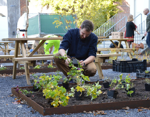 Plantactie op Campus Dunant