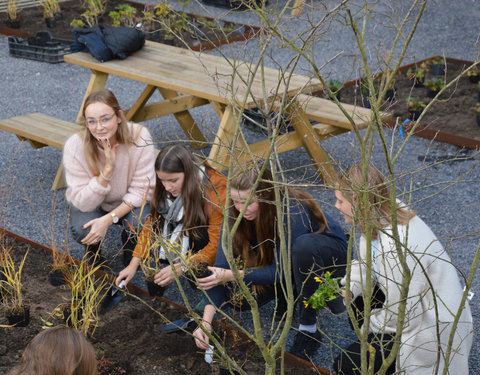 Plantactie op Campus Dunant