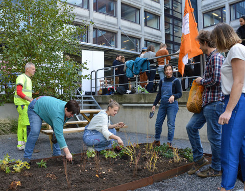 Plantactie op Campus Dunant