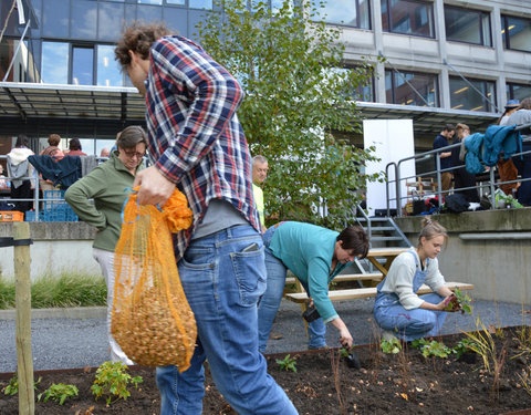 Plantactie op Campus Dunant