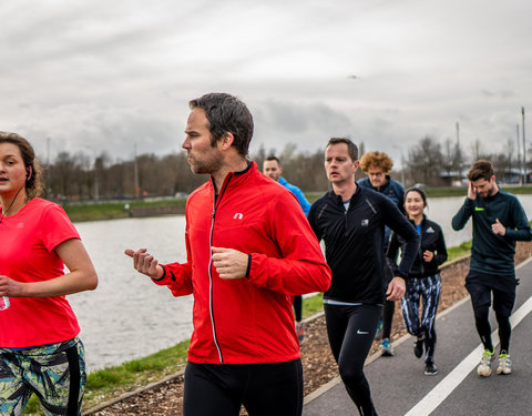 Watersportbaanloop ten voordele van H&H Education, georganiseerd door faculteit Politieke en Sociale Wetenschappen