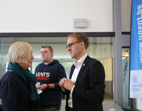 Ondertekening eerste Vlaamse Doopkader door minister van Onderwijs, rectoren en studentenvertegenwoordigers