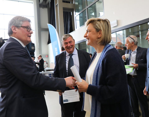 Ondertekening eerste Vlaamse Doopkader door minister van Onderwijs, rectoren en studentenvertegenwoordigers