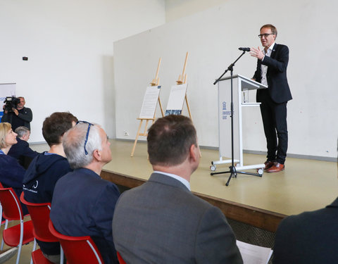 Ondertekening eerste Vlaamse Doopkader door minister van Onderwijs, rectoren en studentenvertegenwoordigers