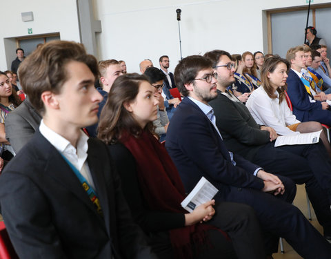 Ondertekening eerste Vlaamse Doopkader door minister van Onderwijs, rectoren en studentenvertegenwoordigers