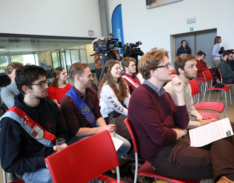 Ondertekening eerste Vlaamse Doopkader door minister van Onderwijs, rectoren en studentenvertegenwoordigers