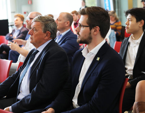 Ondertekening eerste Vlaamse Doopkader door minister van Onderwijs, rectoren en studentenvertegenwoordigers