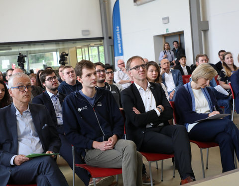 Ondertekening eerste Vlaamse Doopkader door minister van Onderwijs, rectoren en studentenvertegenwoordigers