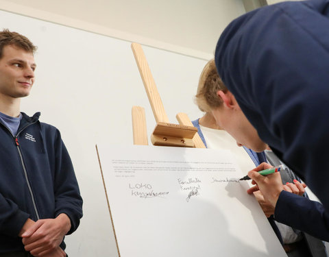 Ondertekening eerste Vlaamse Doopkader door minister van Onderwijs, rectoren en studentenvertegenwoordigers