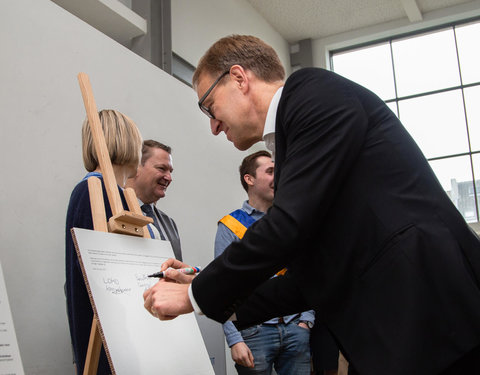 Ondertekening eerste Vlaamse Doopkader door minister van Onderwijs, rectoren en studentenvertegenwoordigers