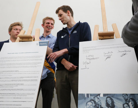 Ondertekening eerste Vlaamse Doopkader door minister van Onderwijs, rectoren en studentenvertegenwoordigers