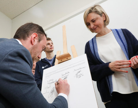 Ondertekening eerste Vlaamse Doopkader door minister van Onderwijs, rectoren en studentenvertegenwoordigers