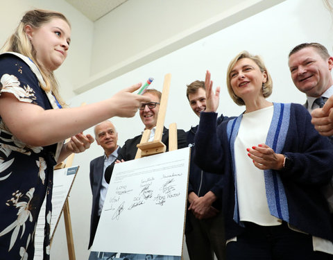 Ondertekening eerste Vlaamse Doopkader door minister van Onderwijs, rectoren en studentenvertegenwoordigers