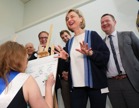 Ondertekening eerste Vlaamse Doopkader door minister van Onderwijs, rectoren en studentenvertegenwoordigers