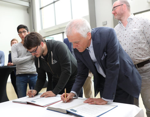 Ondertekening eerste Vlaamse Doopkader door minister van Onderwijs, rectoren en studentenvertegenwoordigers