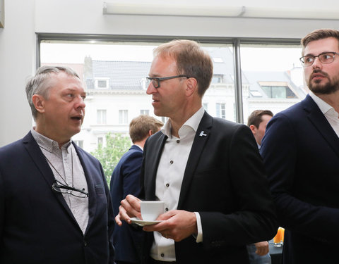 Ondertekening eerste Vlaamse Doopkader door minister van Onderwijs, rectoren en studentenvertegenwoordigers