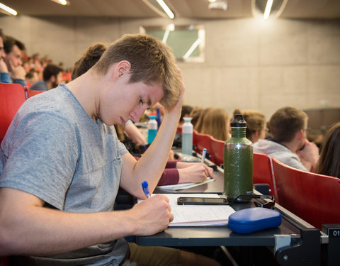 Uitreiking institutioneel eredoctoraat