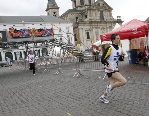 29e editie van 12-urenloop op Sint-Pietersplein-11361