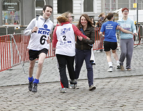 29e editie van 12-urenloop op Sint-Pietersplein-11399