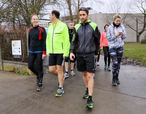 Watersportbaanloop faculteit Politieke en Sociale Wetenschappen voor De Warmste Week