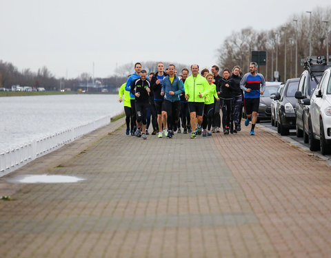 Watersportbaanloop faculteit Politieke en Sociale Wetenschappen voor De Warmste Week