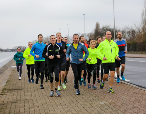 Watersportbaanloop faculteit Politieke en Sociale Wetenschappen voor De Warmste Week