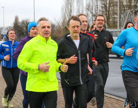 Watersportbaanloop faculteit Politieke en Sociale Wetenschappen voor De Warmste Week