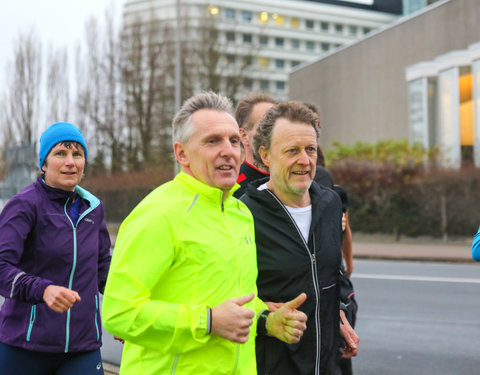 Watersportbaanloop faculteit Politieke en Sociale Wetenschappen voor De Warmste Week