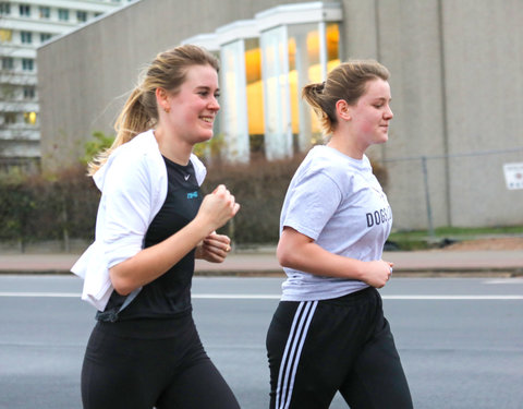 Watersportbaanloop faculteit Politieke en Sociale Wetenschappen voor De Warmste Week