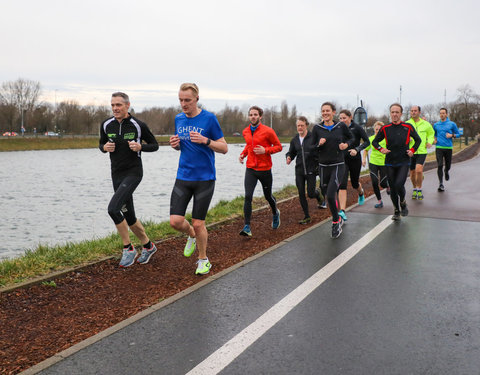 Watersportbaanloop faculteit Politieke en Sociale Wetenschappen voor De Warmste Week