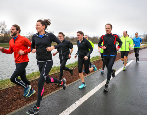 Watersportbaanloop faculteit Politieke en Sociale Wetenschappen voor De Warmste Week