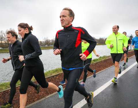 Watersportbaanloop faculteit Politieke en Sociale Wetenschappen voor De Warmste Week