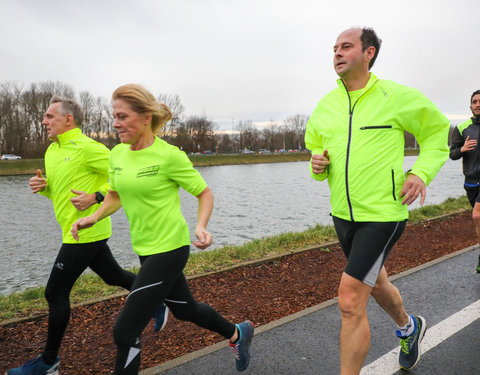 Watersportbaanloop faculteit Politieke en Sociale Wetenschappen voor De Warmste Week