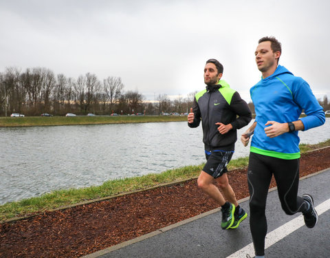 Watersportbaanloop faculteit Politieke en Sociale Wetenschappen voor De Warmste Week