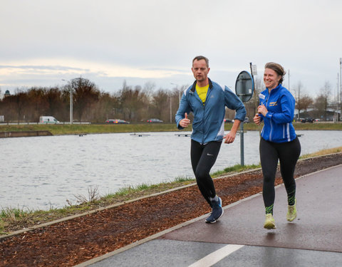 Watersportbaanloop faculteit Politieke en Sociale Wetenschappen voor De Warmste Week