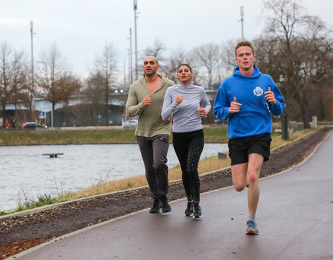 Watersportbaanloop faculteit Politieke en Sociale Wetenschappen voor De Warmste Week