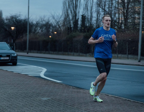 Watersportbaanloop voor De Warmste Week, faculteit Politieke en Sociale Wetenschappen 