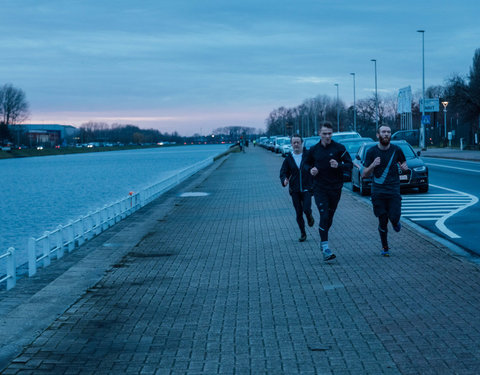 Watersportbaanloop voor De Warmste Week, faculteit Politieke en Sociale Wetenschappen 