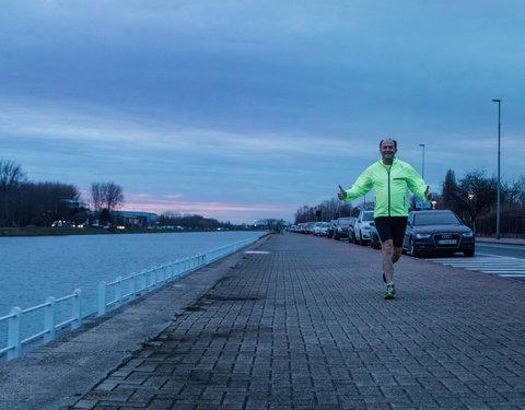 Watersportbaanloop voor De Warmste Week, faculteit Politieke en Sociale Wetenschappen 