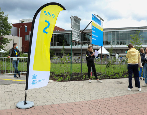 On campus examen in sporthallen GUSB