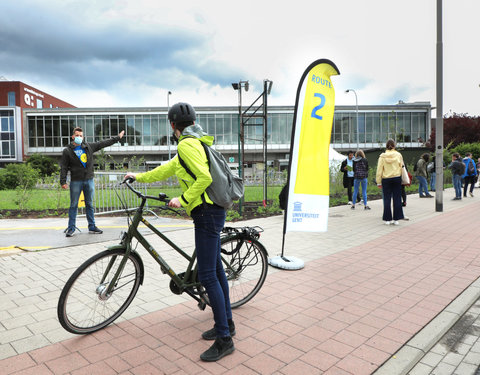 On campus examen in sporthallen GUSB