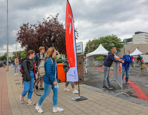 On campus examen in sporthallen GUSB