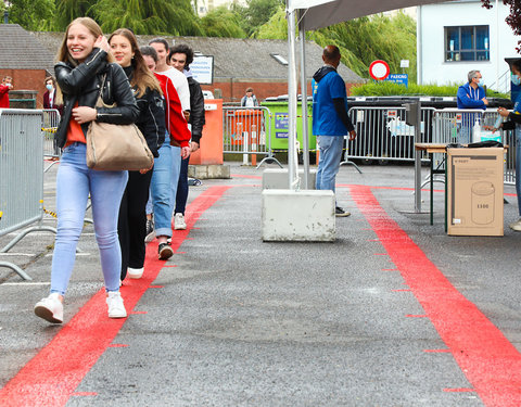 On campus examen in sporthallen GUSB