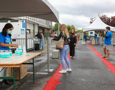 On campus examen in sporthallen GUSB