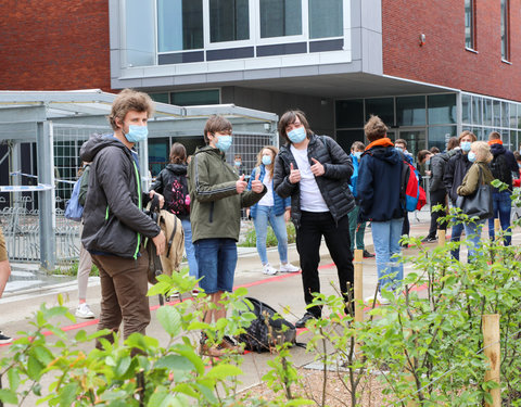 On campus examen in sporthallen GUSB