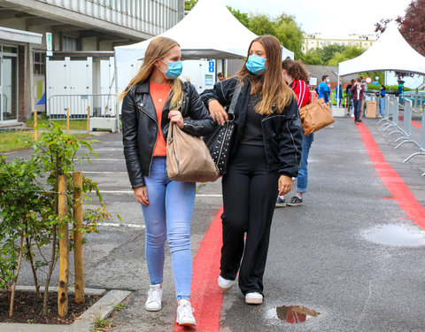 On campus examen in sporthallen GUSB