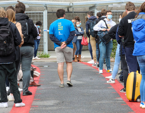 On campus examen in sporthallen GUSB