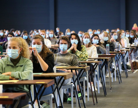 On campus examen in Flanders Expo, Campussen Ufo, Boekentoren, Tweekerken en Aula