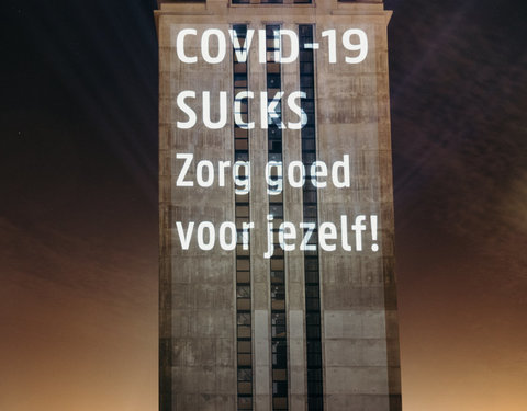 Corona projectie op Boekentoren, slogan 3